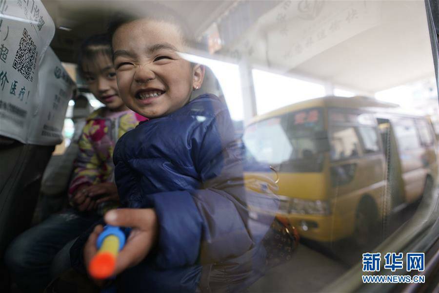 (图文互动·新华全媒头条)(3)让农民致富奔小康的道路越走越宽广——党的十八大以来以习近平同志为核心的党中央关心农村公路发展纪实